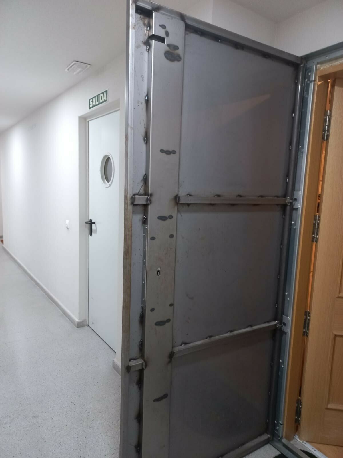 Instalación de puerta antiokupa en Campanar Valencia