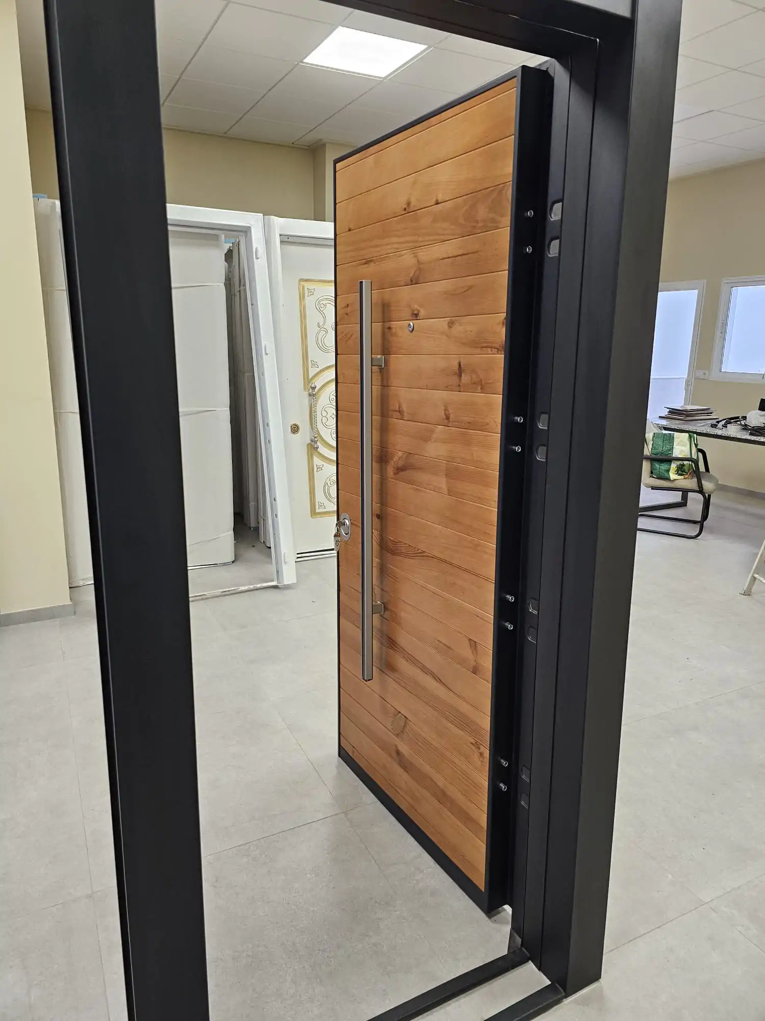 Instalación de puerta acorazada anti-okupa en Benimaclet Instalación de puerta acorazada en el casco histórico y fincas de Benimaclet